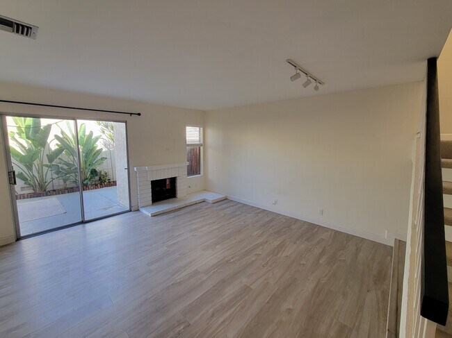 Foto del edificio - 6 Cattail