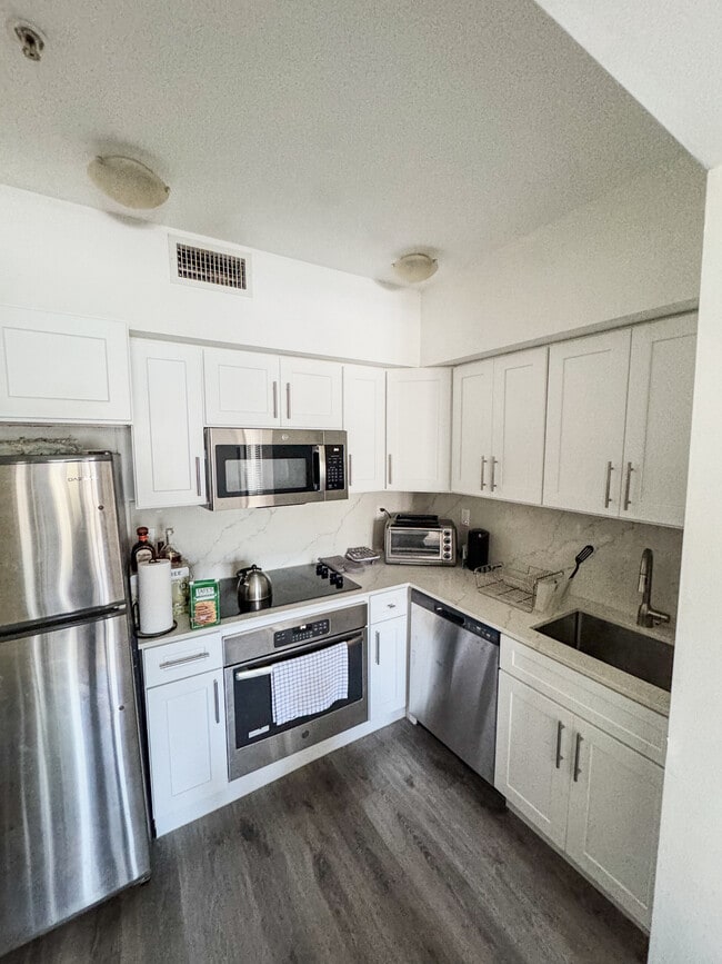 Photo - 810 7th St Apartment