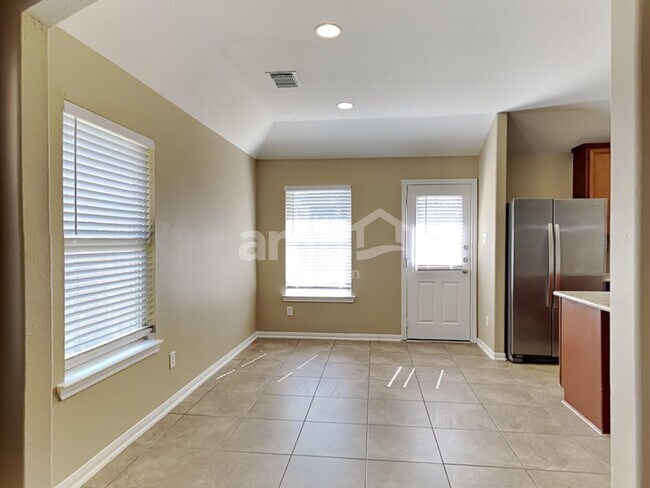 Foto del edificio - 5318 Rio Dr