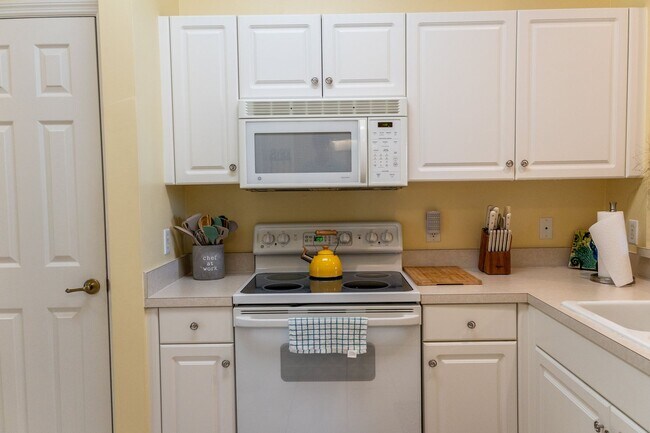 Foto del edificio - *** CHARMING 2/BEDS 2/BATHS***FOREST GLEN**8 GOLF & CC***RESORT STYLE LIVING***