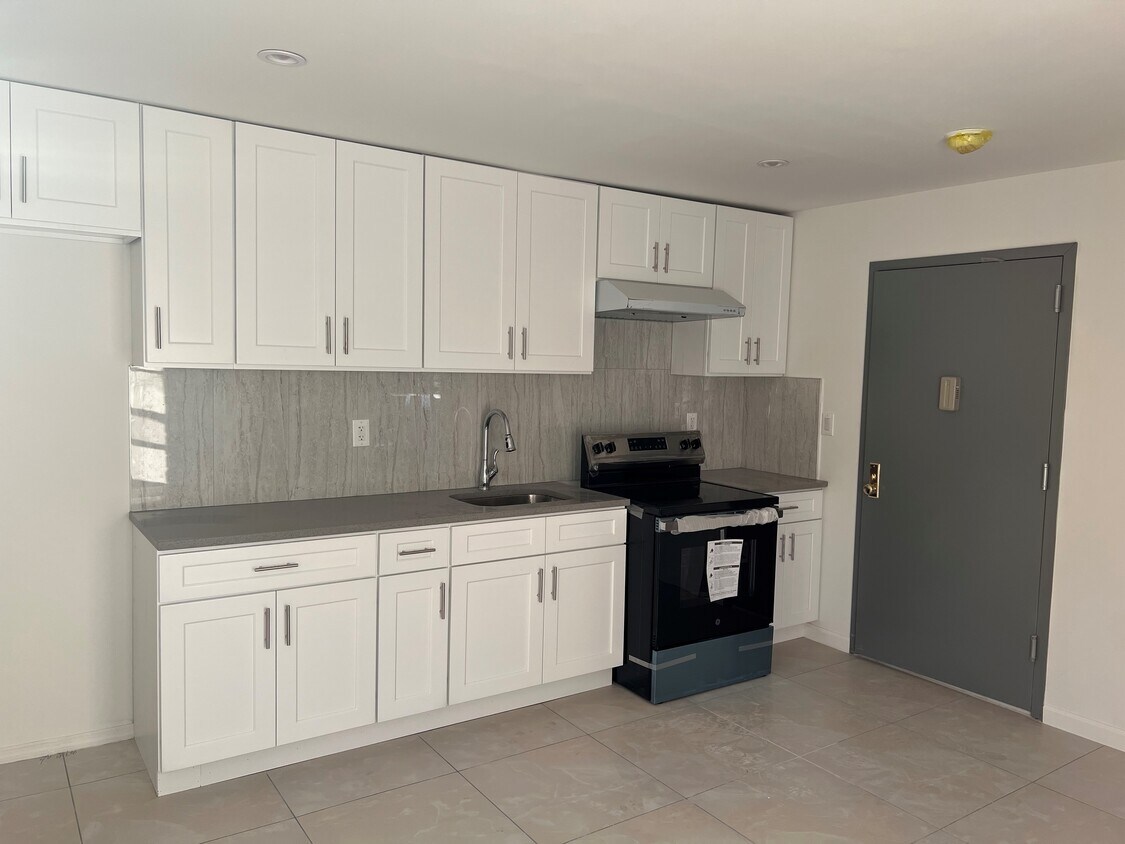 Foto principal - 21402 23rd Ave