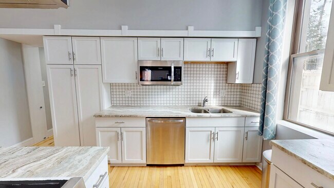 Building Photo - 132 Winkler St
