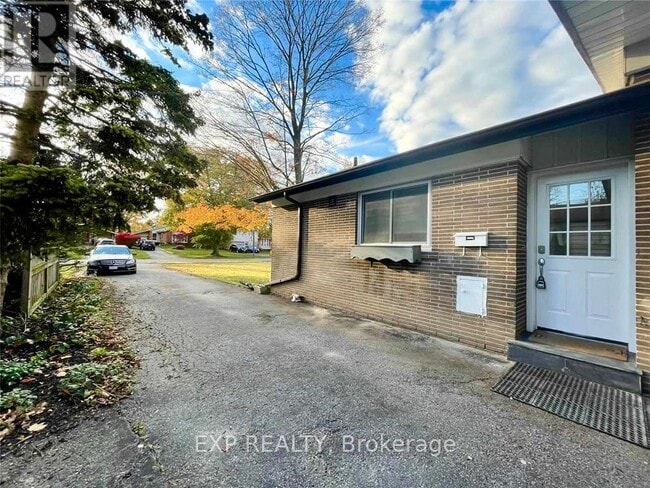 Building Photo - 15 Scarcliff Gardens