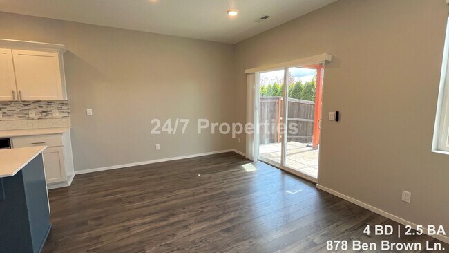 Foto del edificio - Modern 4 BD | 2.5 BA Home in Woodburn