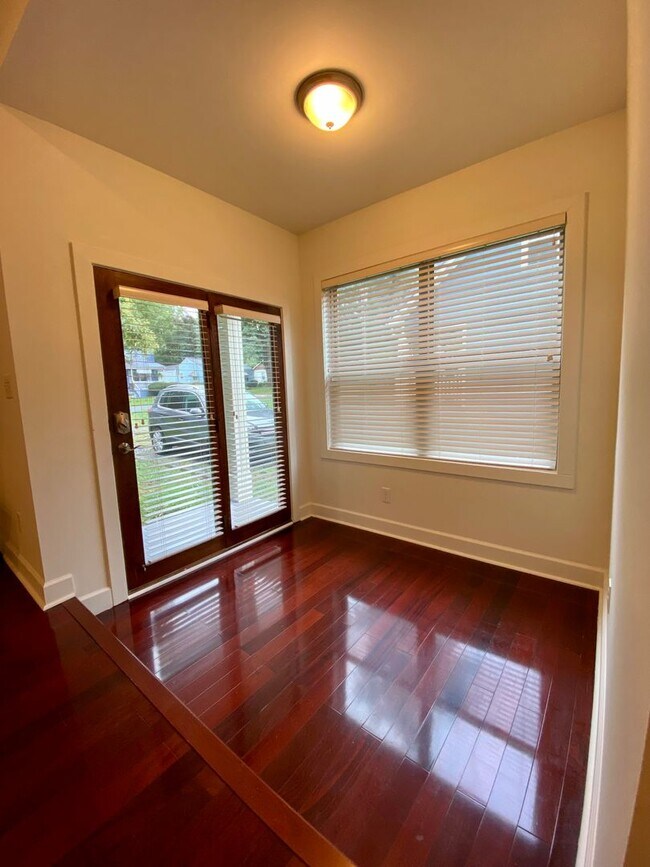 Building Photo - Immaculate Cottage Style Home In NODA