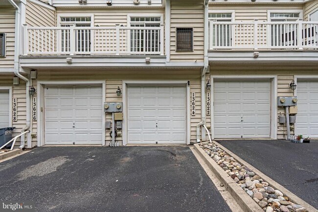 Foto del edificio - 13624 Dover Cliffs Pl