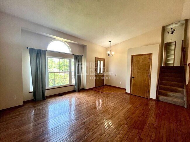 Building Photo - 1313 Coolcrest Dr