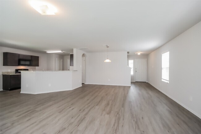 Foto del edificio - 4815 Sweet Chestnut Ln