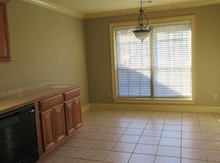 Building Photo - 6001 Ivy Cove