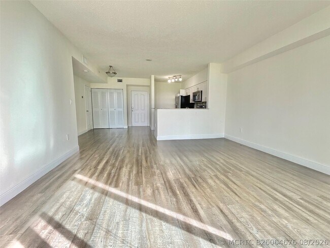 Building Photo - 16900 N Bay Rd