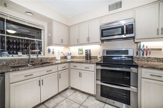 Foto del edificio - 8728 54th Ave W