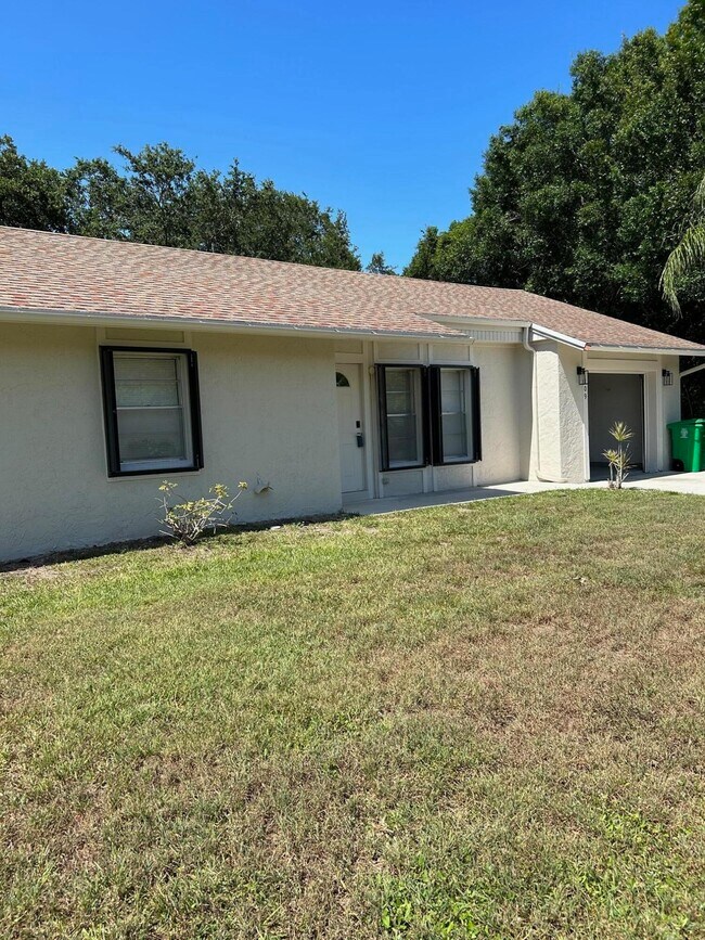 Building Photo - 109 SW Essex Dr