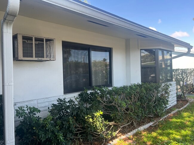 Foto del edificio - 5851 NE 18th Ave