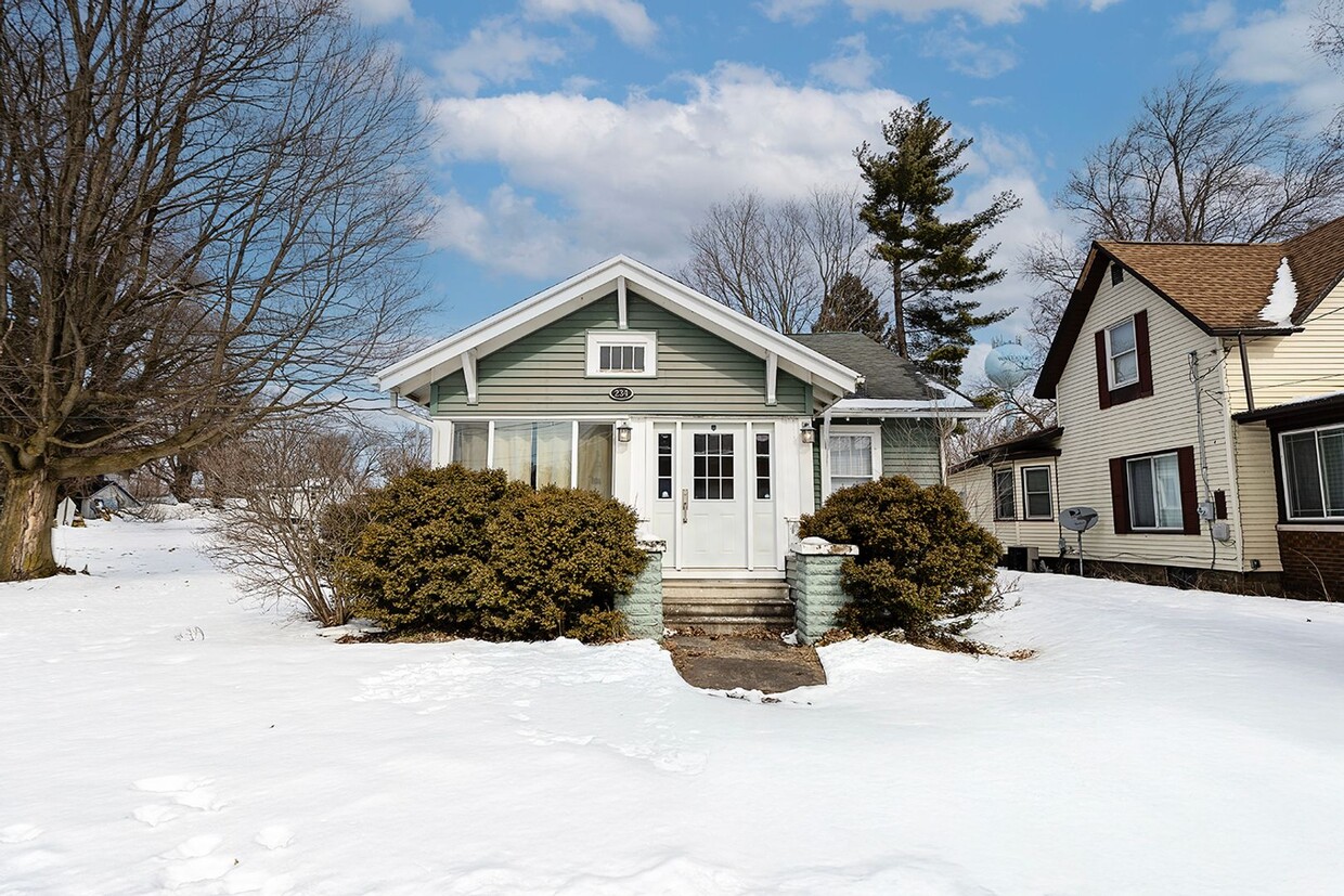 Primary Photo - Charming 3-Bedroom Home with Garage