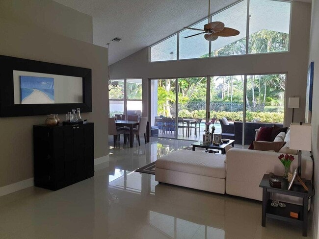 Foto del edificio - 5463 NW 20th Ave
