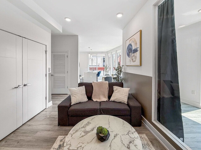 Building Photo - 1214 N American St