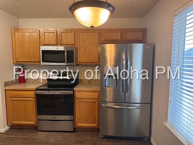 Foto del edificio - 1057 W Pine Ave