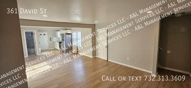 Building Photo - 361 David St