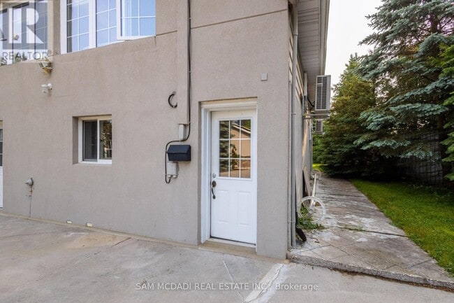 Building Photo - 14011 Trafalgar Rd