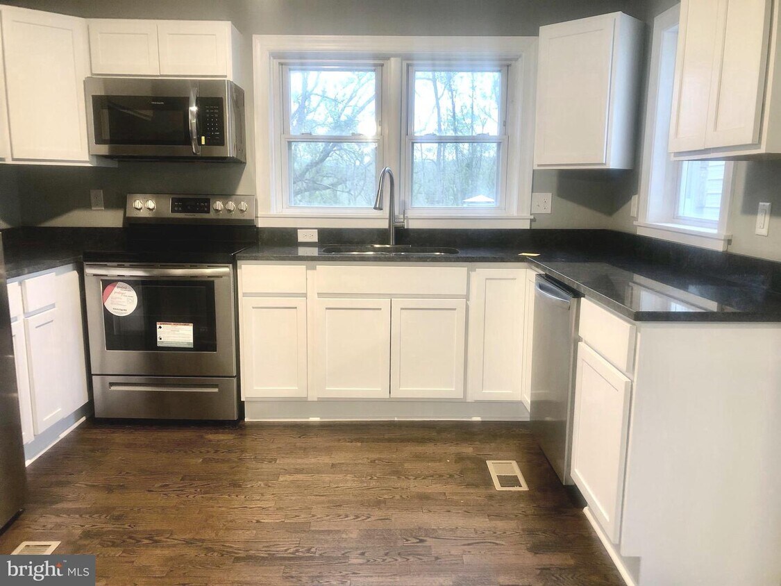 102 S Whissen St, Edinburg, VA 22824 House Rental in Edinburg, VA