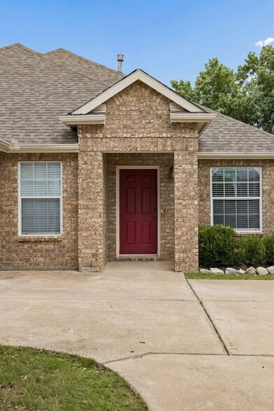 Foto del edificio - 1551 Cedar Springs Dr