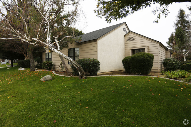 Building Photo - Laurelwood West Villas