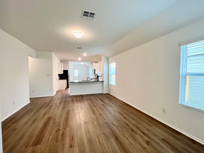 Foto del edificio - Home for lease ~Coming Soon~