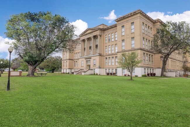 Foto del edificio - Historic Lofts of Waco High