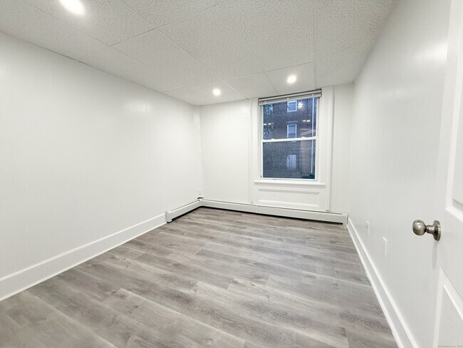 Foto del edificio - 156 Garfield Ave