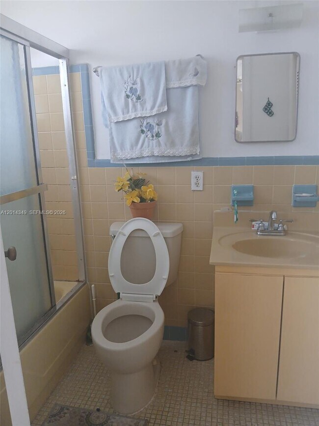 Foto del edificio - 1154 W 35th St