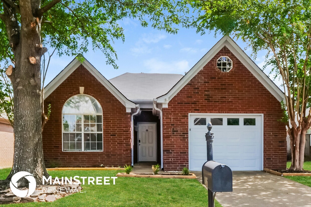 Foto principal - 8486 Clubview Dr
