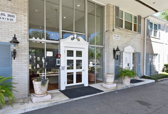 Building Photo - 2600 Bellefontaine