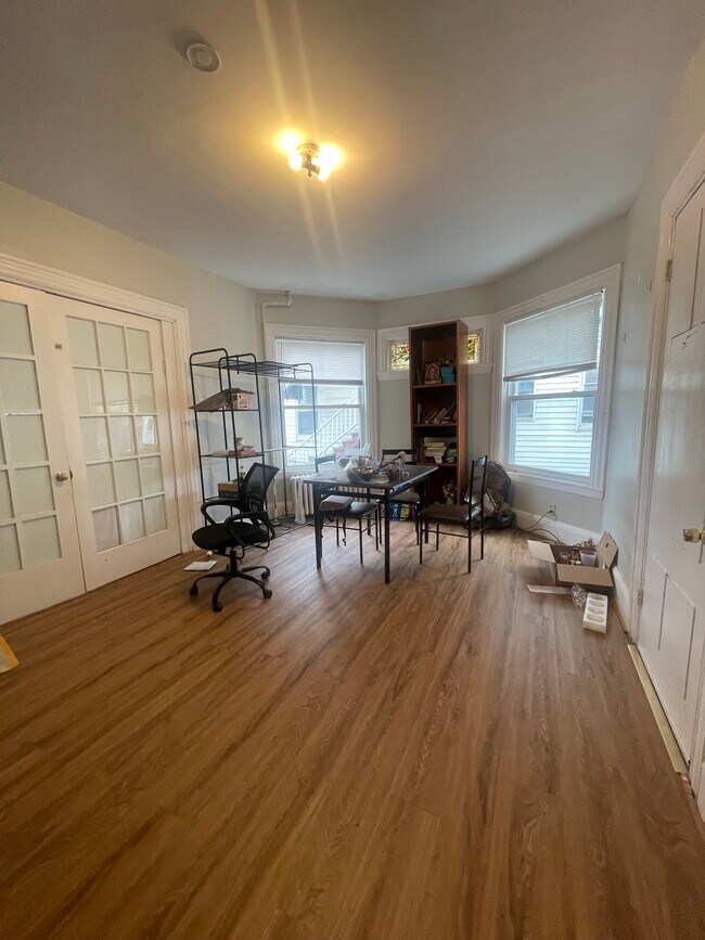 Building Photo - 46 Ashford St