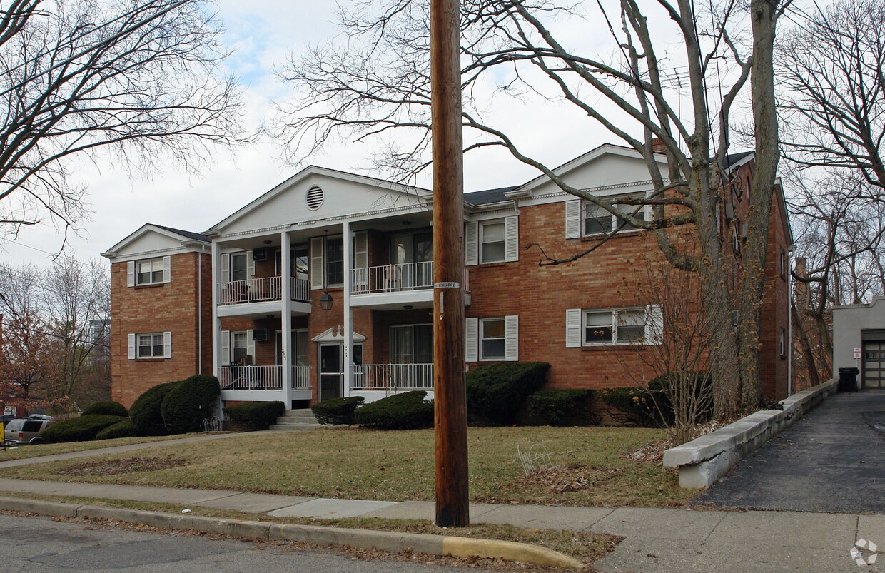 Primary Photo - 2401 Grandview Ave