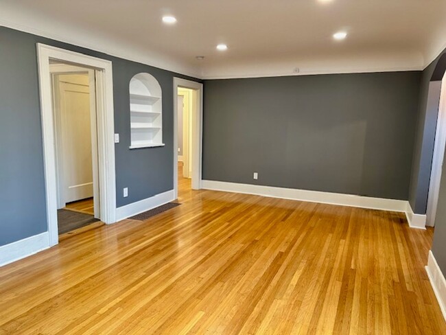 Building Photo - Remodeled 4 Bedroom Ravenna Home