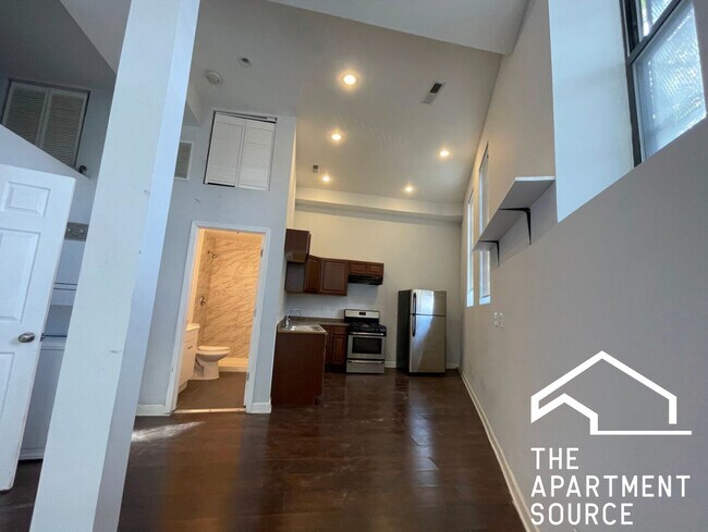 Building Photo - 2409 S Hoyne Ave