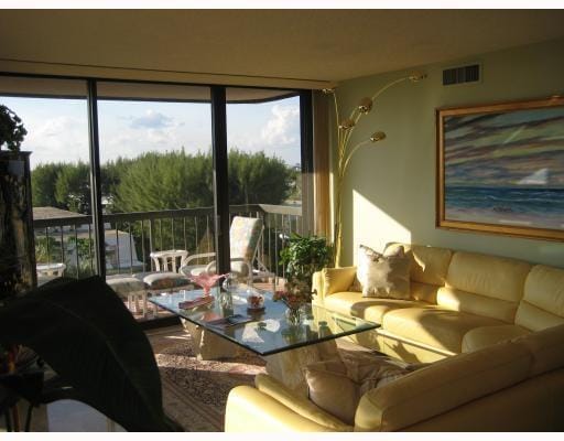 Foto del edificio - 3400 N Ocean Dr