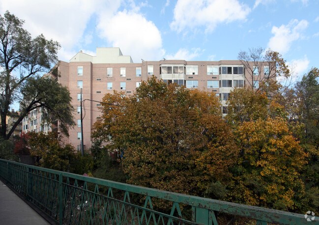 Photo du bâtiment - Springhurst Dowling