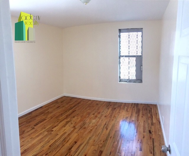 Building Photo - 803 E 182nd St