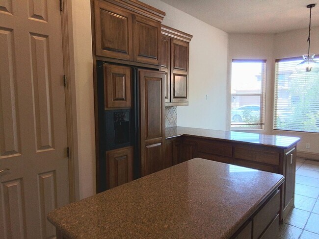 Building Photo - High Desert Home