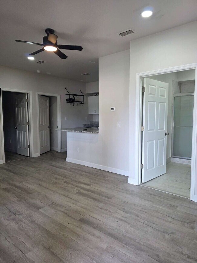 Foto del edificio - Apartment in Quadplex For Rent