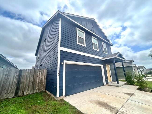 Building Photo - Your Next Home Awaits – Bright, Modern & M...