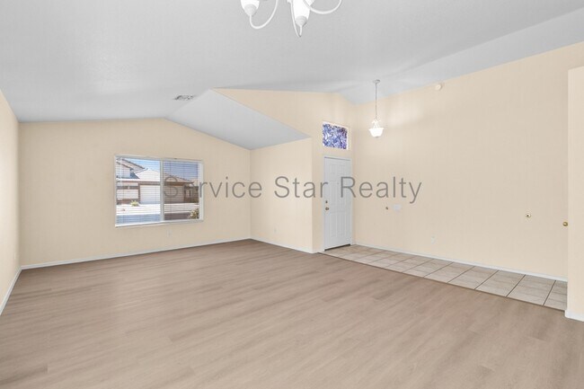 Foto del edificio - 12934 W Cheery Lynn Rd