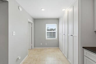 Building Photo - 2502 Hollow Hook Rd