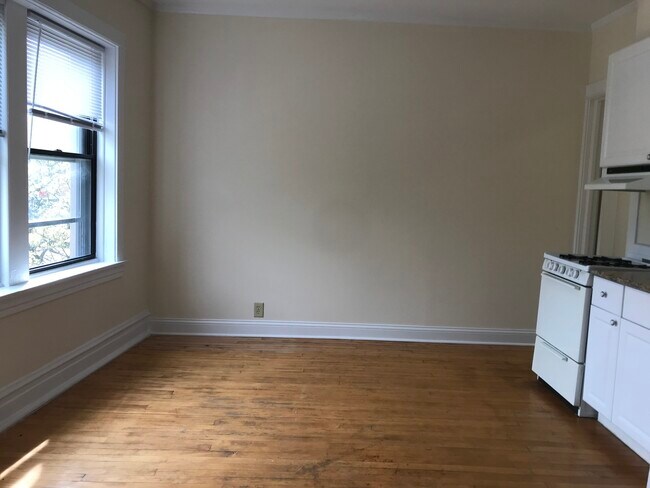 Foto del edificio - 1742 W Estes Ave