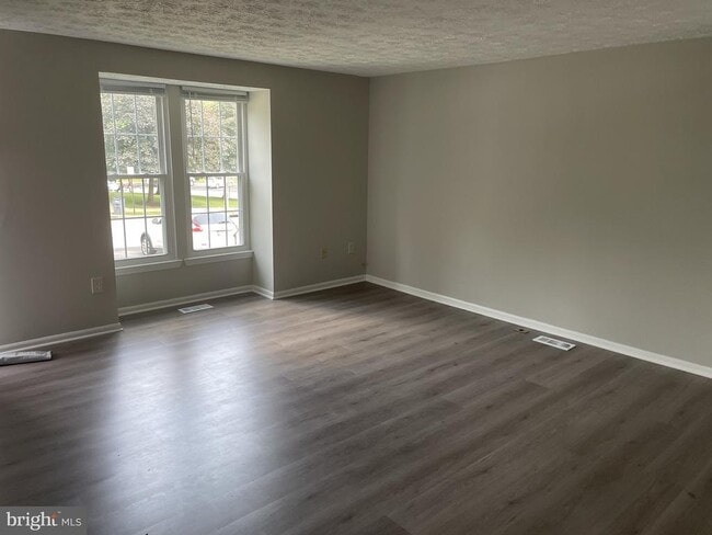 Building Photo - 9412 Chippenham Dr