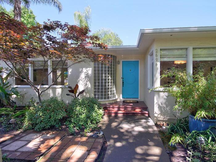 Foto principal - Beautiful Land Park home!