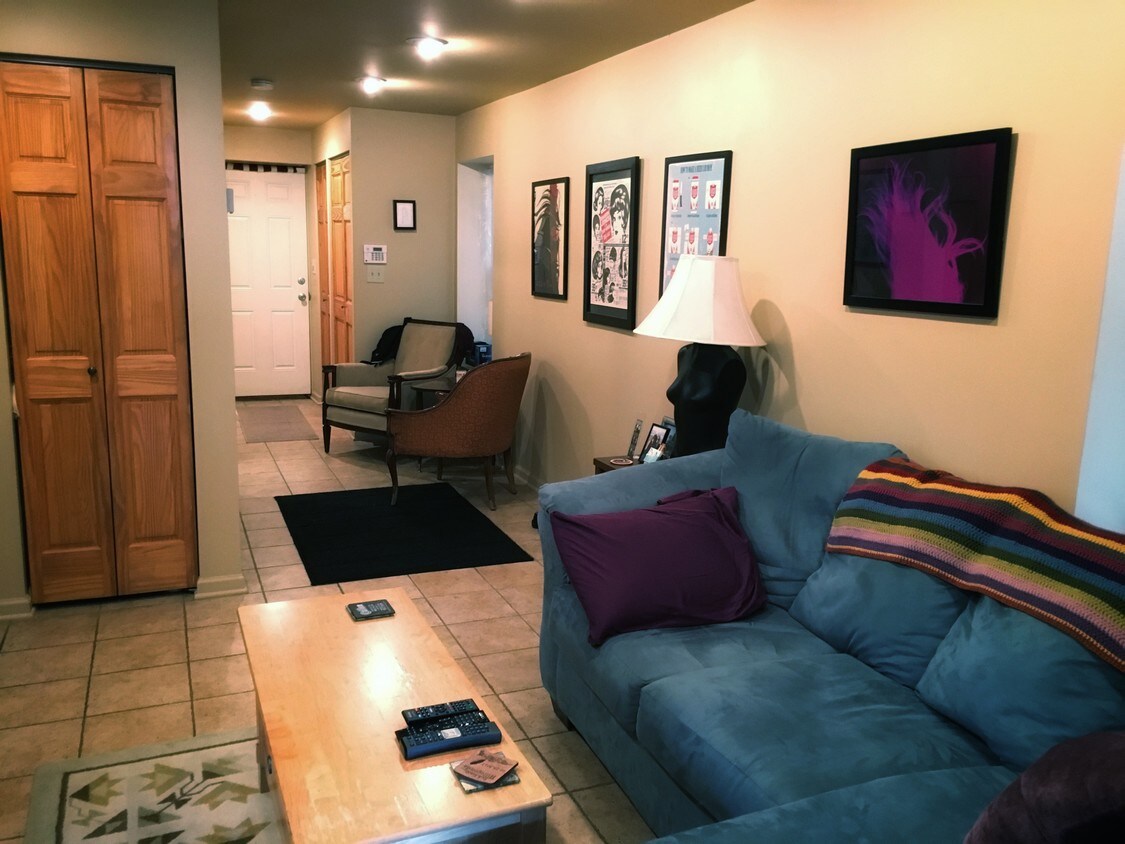 Living Room - 2123 W Superior St