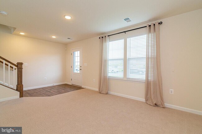 Building Photo - 1801 Noyack Ln