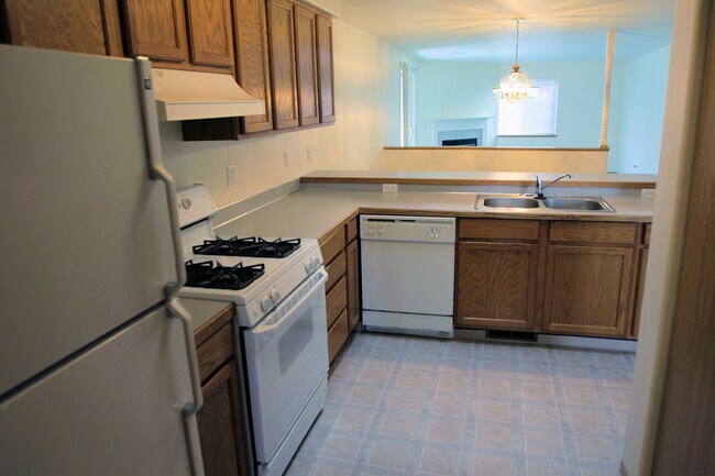 Building Photo - 5548 - 5550